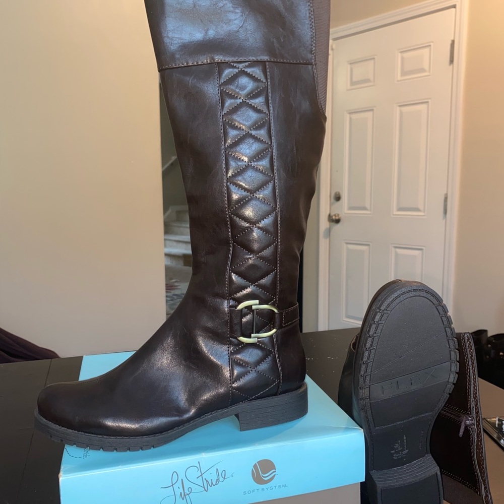 Brand new Leg boots